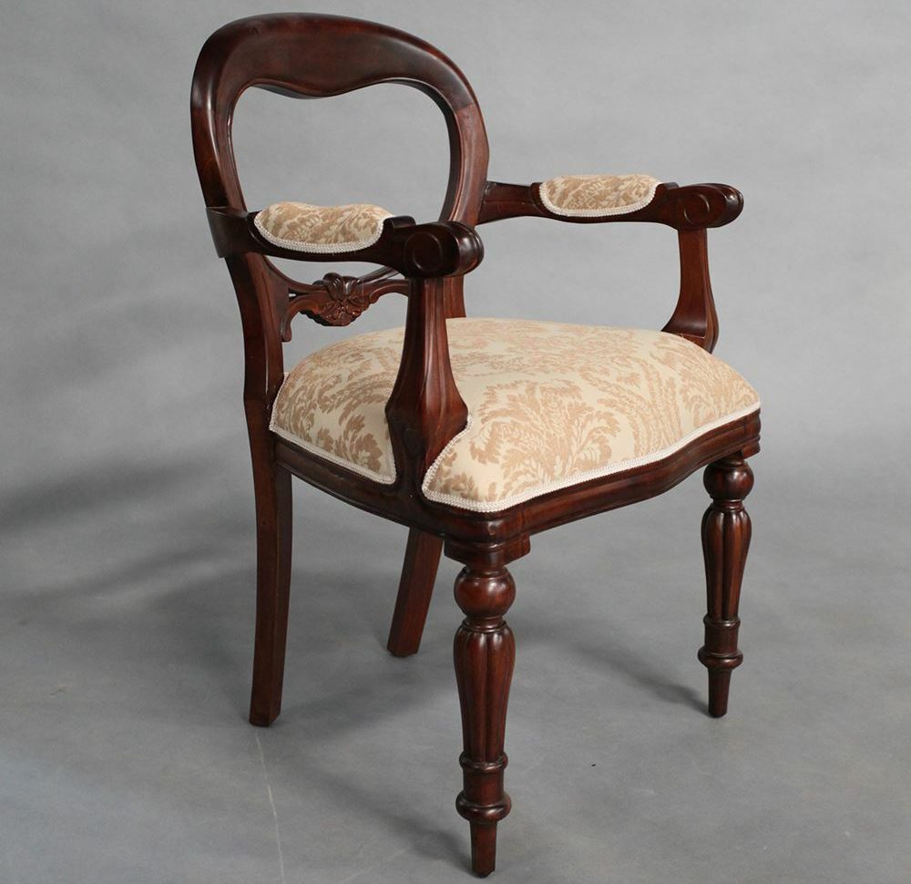 صندلی پایه چوبی به سبک فلوت